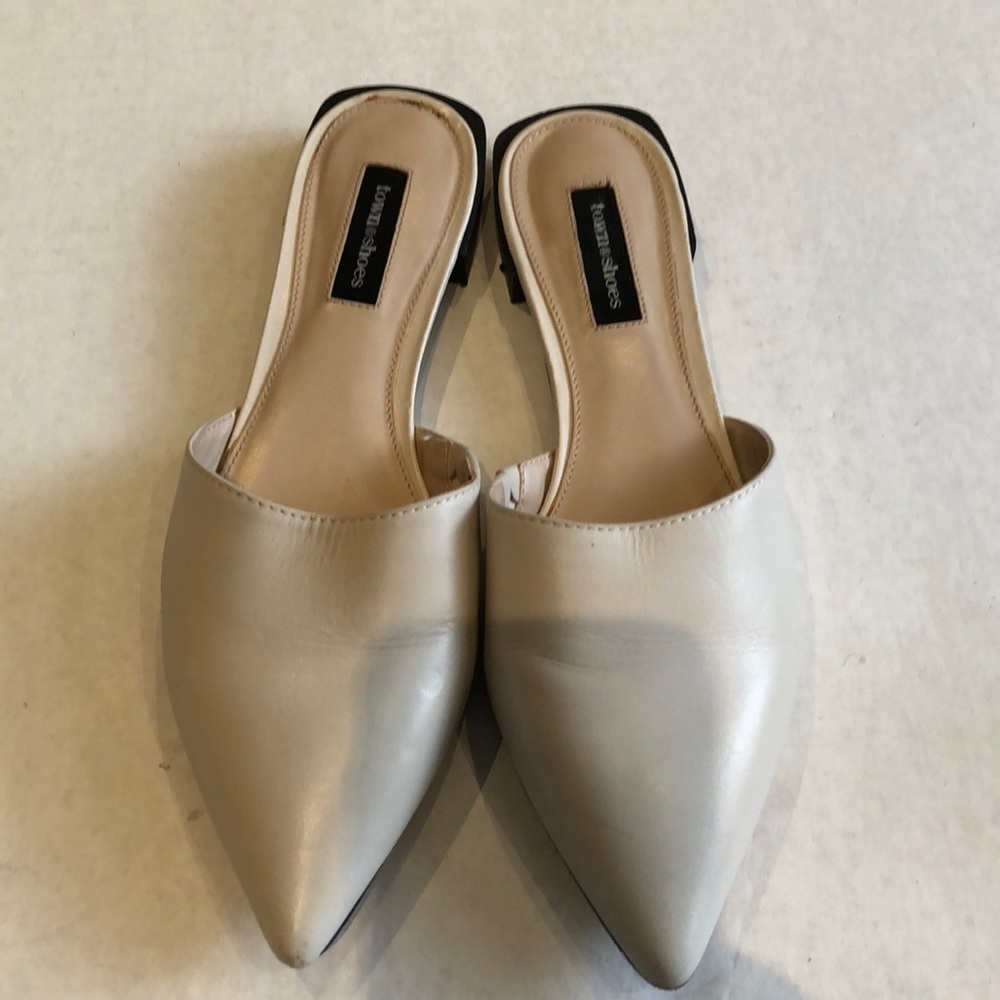 Aldo shoes pointed cream cute mules in 8 fits a 7.5